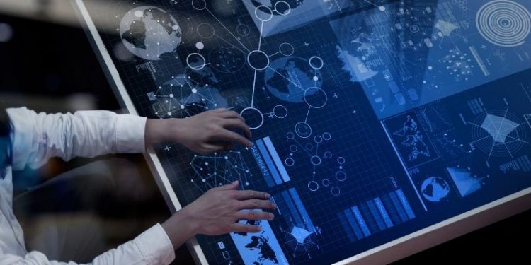 Mensch und Maschine: Technologie unterstützt industrielle Arbeit