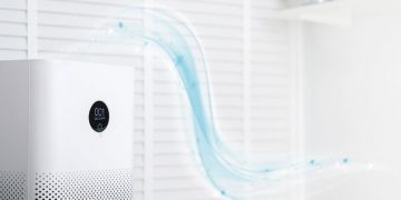 Regelmäßiges Lüften mit weit geöffneten Fenstern ist das beste Mittel, um die Raumluft von Viren und anderen Luftschadstoffen zu reinigen. I