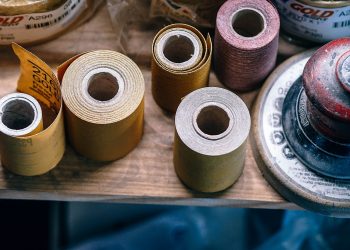 Klebeband im Rahmen von professionellen handwerklichen Tätigkeiten