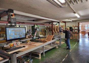 Sparsam und genau: Hier ölt und klebt Kollege Roboter