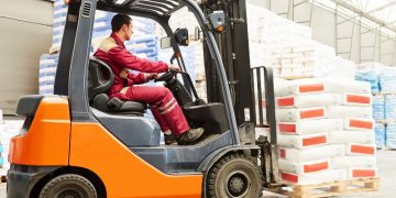 Effiziente Intralogistik: Die Rolle von Flurförderfahrzeugen