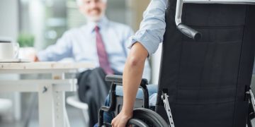 Wie Arbeitgeber Kollegen mit Handicap unterstützen können