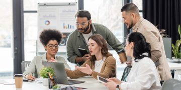 Arbeitsorganisation: Besseres Workspace-Management mit Desk Sharing und Co