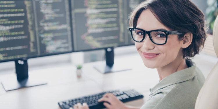 Blaulicht, Müdigkeit & Migräne: Wie Spezialgläser im Job entlasten